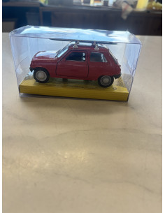 voiture rouge métal planche