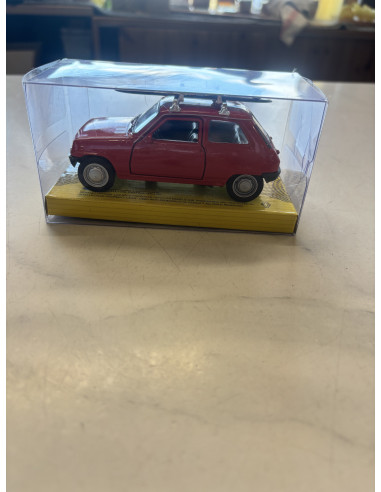 voiture rouge métal planche
